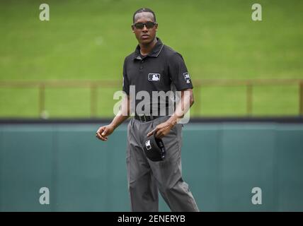 Dominican umpire Ramon De Jesus debuts in MLB