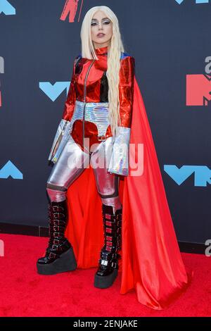 ava-max-arriving-on-the-red-carpet-at-the-2019-mtv-video-music-awards