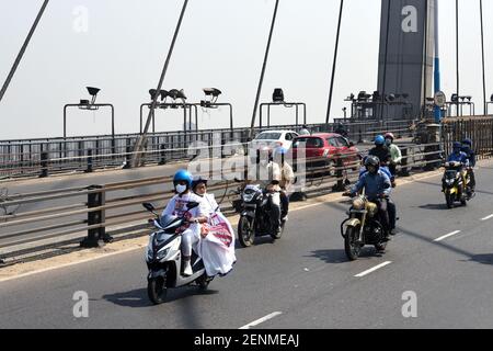 Kolkata, India. 25th Feb, 2021. (2/25/2021) West Bengal Chief Minister Mamata Banerjee rides pillion on an electric scooter to reach State Secretariat Nabanna to protest against fuel price hike. (Photo by Ved Prakash/Pacific Press/Sipa USA) Credit: Sipa USA/Alamy Live News Stock Photo