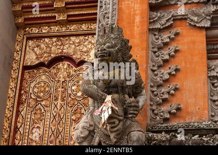 Gate guardian statue at Ubud Palace (Saraswati TempleI) in Bali Stock Photo