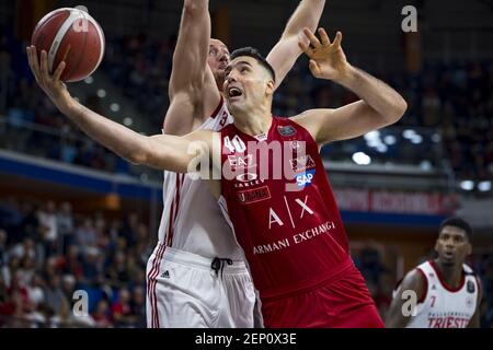 Campeonato Italiano De Basquete a Serie Pallacanestro Trieste Vs ax Armani  Exchange Olimpia Milano Foto de Stock Editorial - Imagem de esporte,  italiano: 160359668