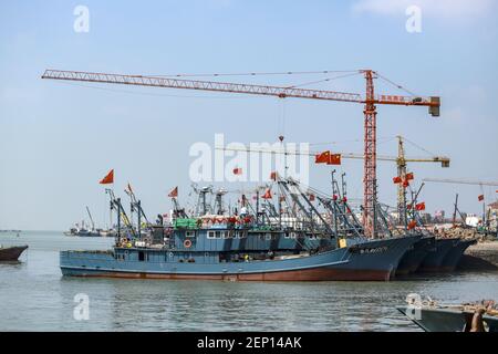 Fishing boats stop at Lanshan fishing port after catching enough ...