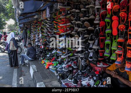 Shoe vendors clearance online