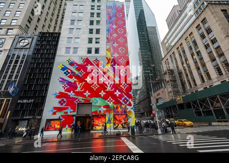 The Louis Vuitton store on Fifth Avenue in New York, seen on Sunday,  December 1, 2019. decorated for the holiday season. (Photo by Richard B.  Levine Stock Photo - Alamy