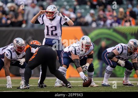 Cincinnati Bengals defensive end B.J. Hill (92) warms up before an NFL  football game against the Pittsburgh Steelers, Sunday, Sept. 26, 2021, in  Pittsburgh. (AP Photo/Justin Berl Stock Photo - Alamy