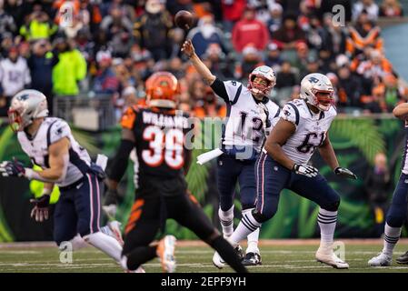 Cincinnati Bengals defensive end B.J. Hill (92) warms up before an NFL  football game against the Pittsburgh Steelers, Sunday, Sept. 26, 2021, in  Pittsburgh. (AP Photo/Justin Berl Stock Photo - Alamy