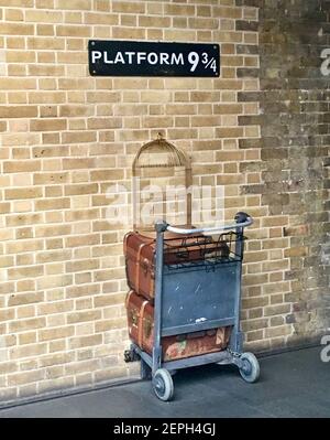 Harry Potter Platform 9 3/4 Poster – The Decal House