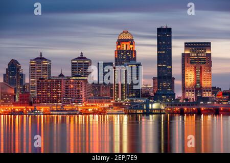 Louisville, Kentucky, USA skyline on the Ohio River at night. Stock Photo