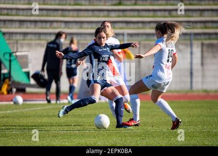 Tess Laplacette of Paris FC controls the ball during the Women's French championship D1 Arkema football match between Paris FC and EA Guingamp on February 27, 2021 at Robert Bobin stadium in Bondoufle, France - Photo Melanie Laurent / A2M Sport Consulting / DPPI Stock Photo