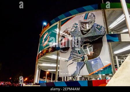 Had a great time watching the @miamidolphins play last night  @hardrockstadium. Got to hang with my cuz Noah and @lilly_saulpaugh. (This…