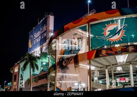 Had a great time watching the @miamidolphins play last night  @hardrockstadium. Got to hang with my cuz Noah and @lilly_saulpaugh. (This…