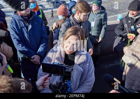 Moscow, Russia. 27th Feb, 2021. Tatyana Usmanova, human rights activist and coordinator of Open Russia, speaking to journalists, during the memorial. More than 10 thousand people took part in the memory of Boris Nemtsov on the sixth anniversary of the murder of the politician. Among them are former Prime Minister Mikhail Kasyanov, politicians Ilya Yashin, Dmitry Gudkov, Grigory Yavlinsky and Yulia Galyamina, political prisoners Konstantin Kotov and Anna Pavlikova, and Yulia Navalnaya. Credit: SOPA Images Limited/Alamy Live News Stock Photo