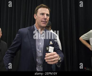 Oakland Raiders quarterback Rich Gannon talks to head coach Jon Gruden  during warm ups prior to a wild card playoff game against the New York Jets  at Network Associates Coliseum in Oakland