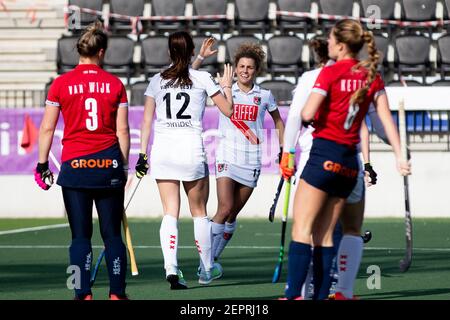 AMSTELVEEN, NETHERLANDS - FEBRUARY 27: Fay van der Elst of Amsterdam, Maria Verschoor of Amsterdam during the Dutch Hockey Hoofdklasse match between A Stock Photo