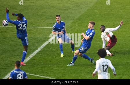 Leicester City's Wilfred Ndidi (left) blocks a shot from Arsenal's Nicolas Pepe (right) resulting in a penalty during the Premier League match at the King Power Stadium, Leicester. Picture date: Sunday February 28, 2021. Stock Photo