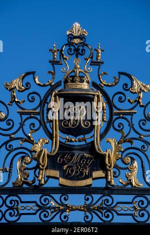 Top of Jubiee Gate 6th May 1935 entrance to Queem Mary's Gardens Regents Park London England Stock Photo