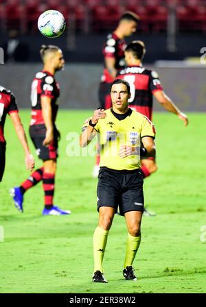 SAO PAULO, BRAZIL - FEBRUARY 25: Head Coach Rogerio Ceni of CR Flamengo  celebrates with Diego Alves and Gabriel Batista the championship ,after a  Brasileirao Serie A 2020 match between Sao Paulo