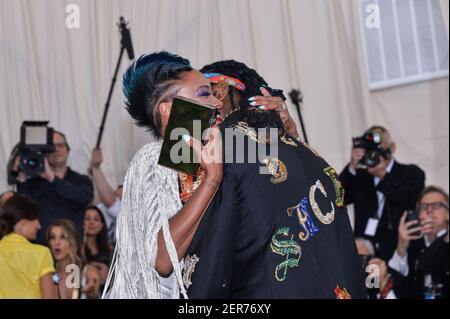 2 Chainz proposing to Nakesha Ward on the red carpet at The ...