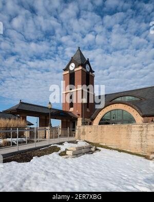 Exterior of the Tinley Park Train Station at 18001 S 80th Avenue in Tinley Park, Illinois during the winter Stock Photo