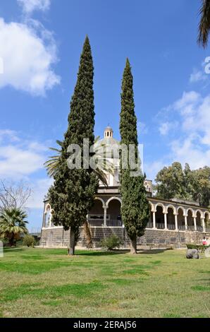 Roman Catholic chapel and surrounding park on the „Mount of Beatitudes“, where Jesus is believed to have held his famous 'Sermon on the Mount' Stock Photo