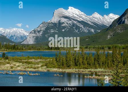 „Mt. Rundle“ towers over „Bow River Valley“ and the „Vermilion Lakes“ near the town of Banff, Banff National Park, Rocky Mountains Stock Photo