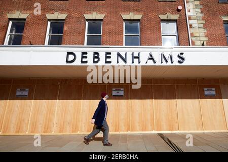 A pedestrian walks past the closed store of Louis Vuitton (LV) in the La  Perle shopping mall in Guangzhou city, south China's Guangdong province, 20  N Stock Photo - Alamy