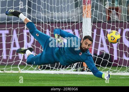 Rome, Lazio. 28th Feb, 2021. Gianluigi Donnarumma of Milan in action during the serie A soccer match AS Roma vs Ac Milan in the Olympic stadium in Rome, Italy, 28 February 2021. Fotografo01 Credit: Independent Photo Agency/Alamy Live News Stock Photo