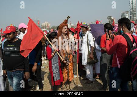 Kolkata, India. 28th Feb, 2021. The Left-Congress-ISF alliance kicked off their election campaign for the 2021 in Kolkata's Brigade Parade Ground. Supporters gathered by the lakhs to support the alliance. (Photo by Nilimesh Mondal/Pacific Press) Credit: Pacific Press Media Production Corp./Alamy Live News Stock Photo