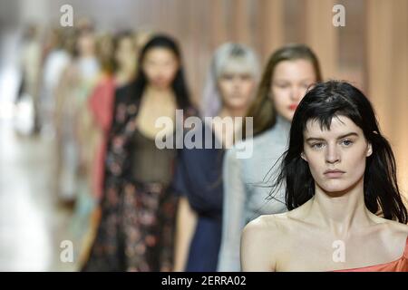 https://l450v.alamy.com/450v/2erra02/model-walks-on-the-runway-during-the-poiret-fashion-show-during-paris-fashion-week-spring-summer-2019-held-in-paris-france-on-september-30-2018-photo-by-jonas-gustavssonsipa-usa-2erra02.jpg