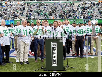 Joe Namath of the New York Jets, #12 in green shirt, during game against  the Houston Oilers, Nov. 1965. (AP Photo Stock Photo - Alamy