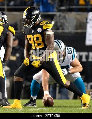 Pittsburgh Steelers inside linebacker Vince Williams (98) plays against the  Cleveland Browns during the second half of an NFL football game, Sunday,  Sept. 10, 2017, in Cleveland. (AP Photo/Ron Schwane Stock Photo - Alamy