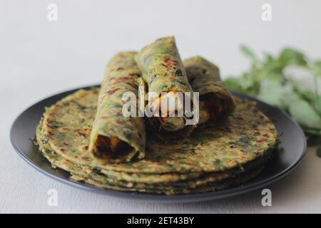 Whole wheat methi thepla rolls with paneer capsicum filling and a bowl of masala curd. A healthy, flavourful , tasty flat bread made of whole wheat, s Stock Photo