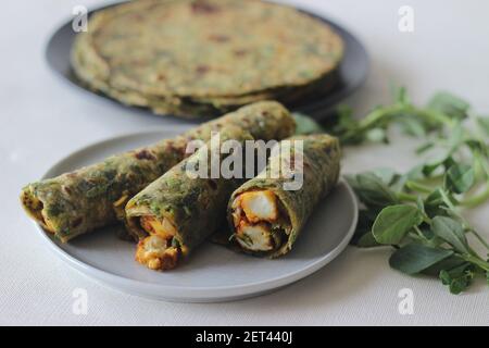 Whole wheat methi thepla rolls with paneer capsicum filling and a bowl of masala curd. A healthy, flavourful , tasty flat bread made of whole wheat, s Stock Photo