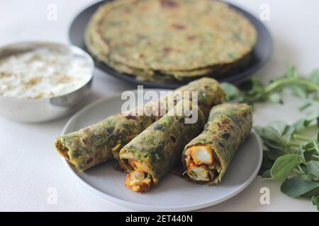 Whole wheat methi thepla rolls with paneer capsicum filling and a bowl of masala curd. A healthy, flavourful , tasty flat bread made of whole wheat, s Stock Photo