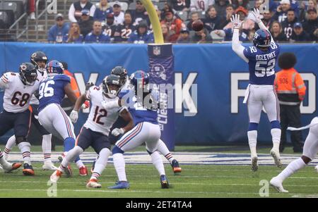 Washington Football Team quarterback Alex Smith (11) warms up before an NFL  football game against the New York Giants, Sunday, Oct. 18, 2020, in East  Rutherford, N.J. (AP Photo/Adam Hunger Stock Photo - Alamy