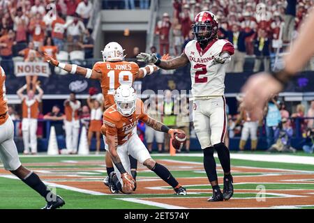 Caden Sterns of Texas Longhorns knocked out of Big 12 championship game  with knee injury - ESPN