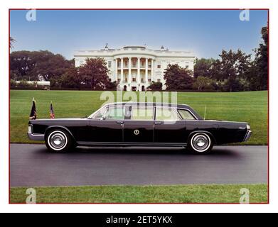 LINCOLN CONTINENTAL LIMOUSINE USA 1960's Vintage White House with Lincoln Continental Presidential Limousine Motorcar 1969 for incumbent 37th President of USA Richard Mulhous Nixon Washington DC  America USA Stock Photo