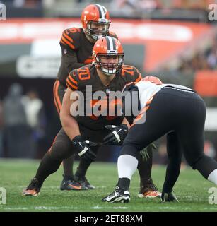 Cincinnati Bengals guard Kevin Zeitler (68) walks off the field after an  NFL football organized team activity, Tuesday, June 3, 2014, in Cincinnati.  (AP Photo/Al Behrman Stock Photo - Alamy