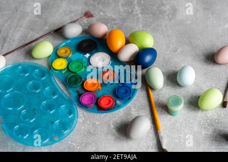 colouring eggs for eastertime at home Stock Photo
