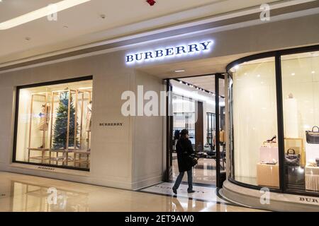 FILE--A customer walks into a boutique of Burberry in Shanghai, China, 22  November 2018. The Shanghai flagship store of the luxury fashion brand o  Stock Photo - Alamy