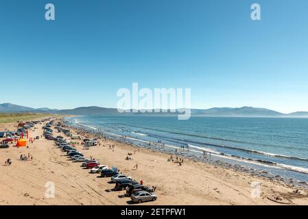 Ireland Beach Inch Strand overhead view of numerous cars on crowded and packed Inch Beach, County Kerry, Ireland as of 2016 Stock Photo