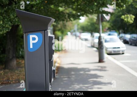 Modern parking pay station on a street allow parkers pay by card or cash Stock Photo