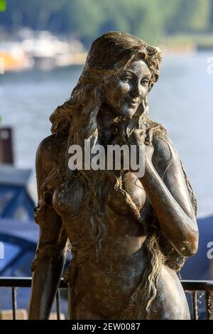 Henley-On-Thames, Berkshire, UK., 12/08/2020,  Athletes, Crews boating from Leander Club for training,  [ Mandatory Credit © Peter Spurrier/Intersport Images],  The Henley Ama mermaid statue, Stock Photo