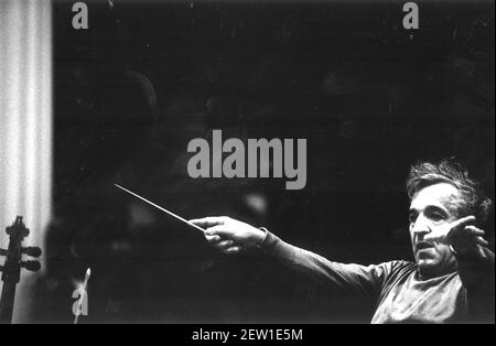 Vladimir Ashkenazy reharsing with the RPO at Henry Wood Hall prior to their departure for a European Community tour Stock Photo