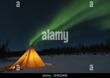 Finlande, Lapland, Kittila, tipi, or lavu, and northern light in the lapland sky