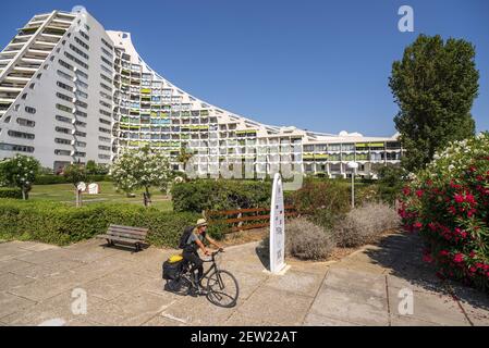 France, Hérault (34), La Grande-Motte, young woman on bicycle Stock Photo