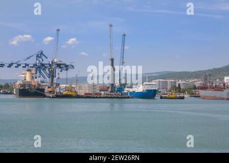 Морской порт города Новороссийск Sea port of Novorossiysk city Stock Photo