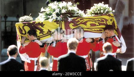 Princess Diana Funeral 6 September 1997Coffin of Princess Diana being carried from Westminster Abbey by members of the Welsh Guards after the funeral service watched by Prince William Harry Charles Earl Spencer Stock Photo