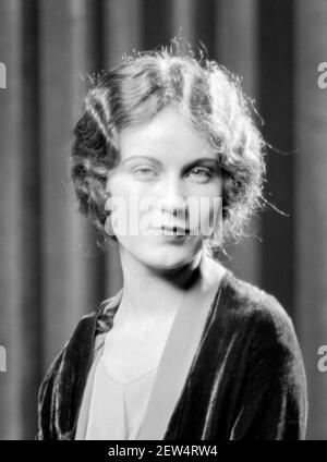 Fay Wray. Portrait of the Canadian-American actress, Vina Fay Wray (1907-2004), by Arnold Genthe, 1927.  Wray is most famous for her role in the 1933 movie 'King Kong' Stock Photo