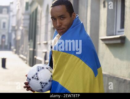 Schalke, Deutschland. 02nd Mar, 2021. firo football, soccer, World Cup, World Championship 94, 1994, In, the, USA, World Cup archive images, Sweden Martin Dahlin, half figure, with, and, Sweden, flag, flag | usage worldwide Credit: dpa/Alamy Live News Stock Photo
